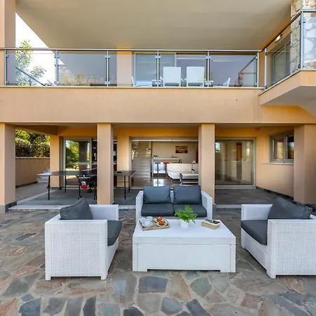 Pandora Beach Front Luxury *