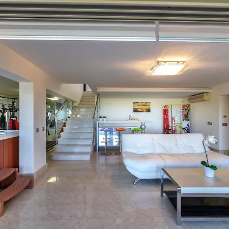 Вилла Pandora Beach Front Luxury Пафос