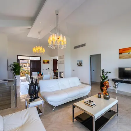 Pandora Beach Front Luxury *